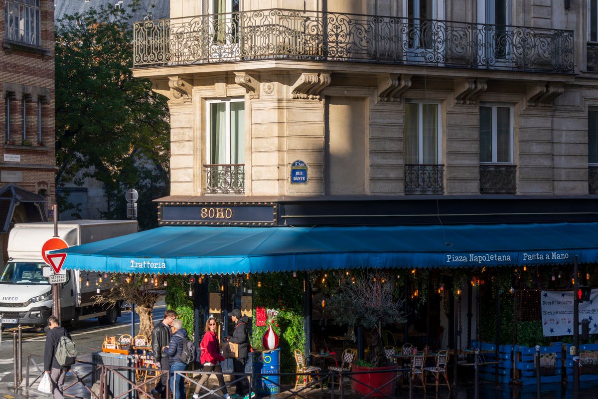 Le retour des trattorias de quartier : renaissance d’une tradition culinaire italienne authentique