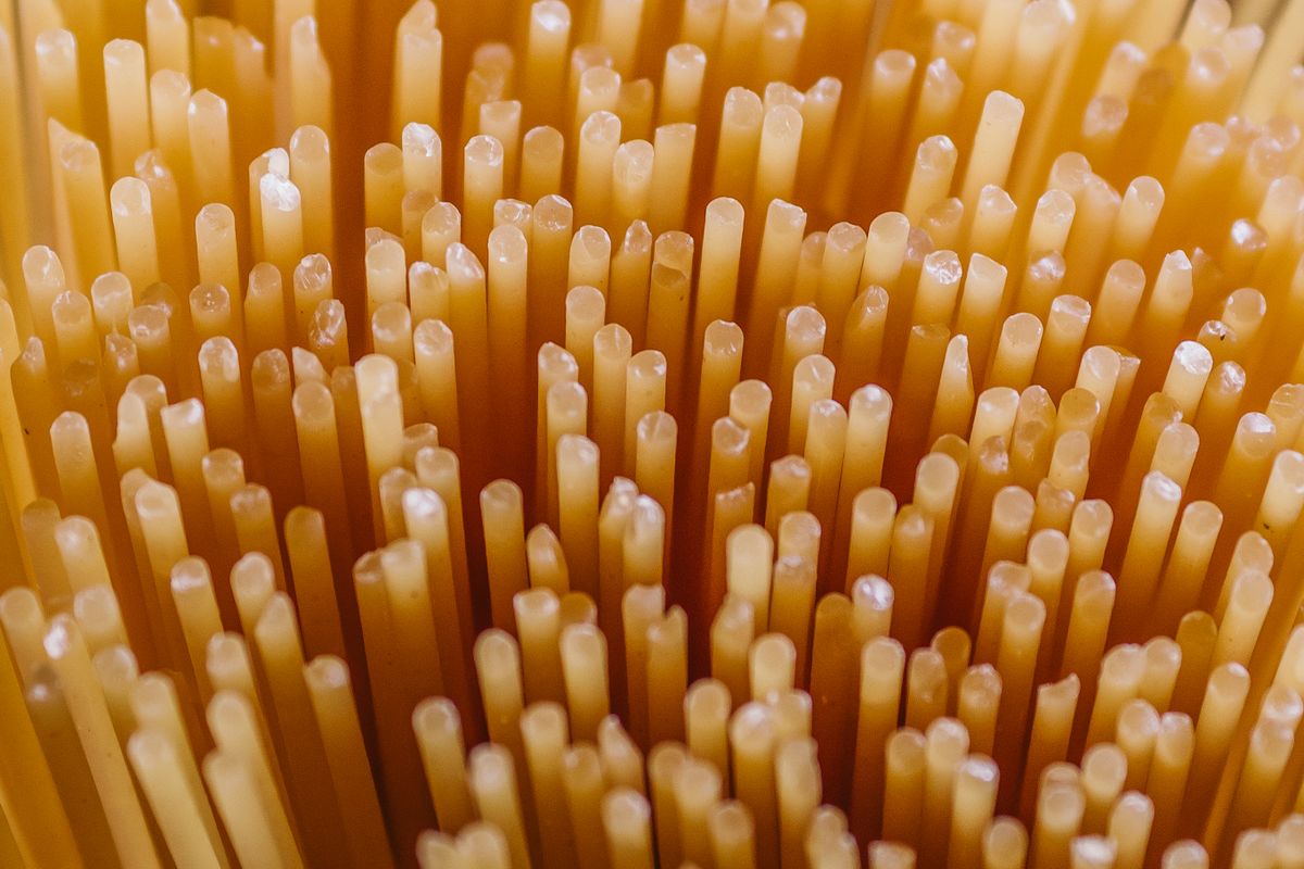 Pâtes bronze vs téflon : différences, avantages et choix pour les amateurs de pasta